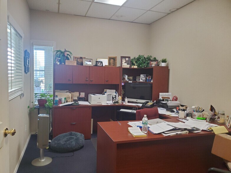 More Photos Of 124 E Jackson St, Hugo Office For Sale