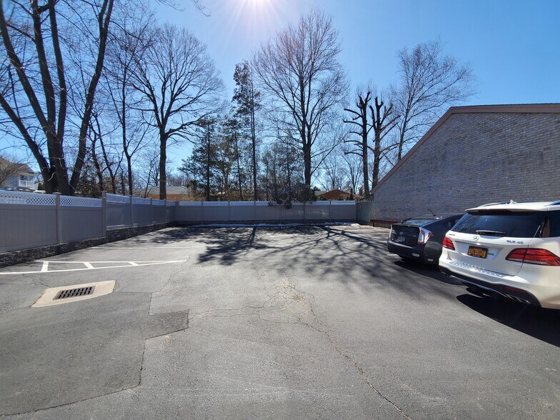 More Photos Of 122 Forest Ave, Glen Cove Freestanding For Lease