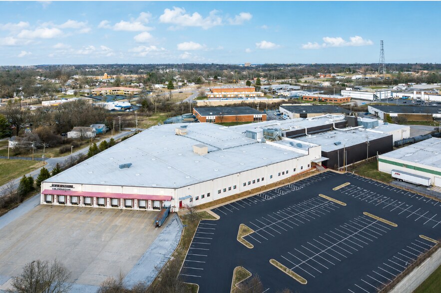 More Photos Of 11700 Dunlap Industrial Blvd, Maryland Heights Warehouse For Lease