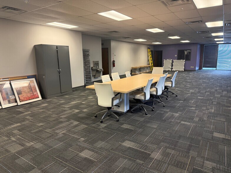 More Photos Of 7508-7512 Broadway Ext, Oklahoma City Flex For Lease