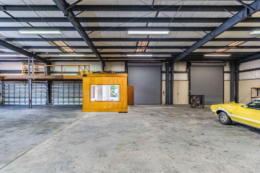 More Photos Of 925 13th Ln, Vero Beach Warehouse For Sale