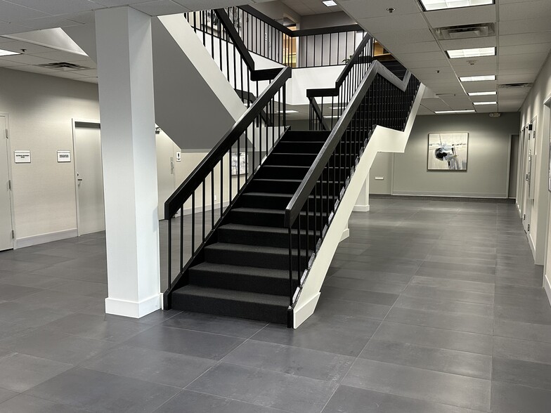 More Photos Of 2000 Richard Jones Rd, Nashville Office For Lease