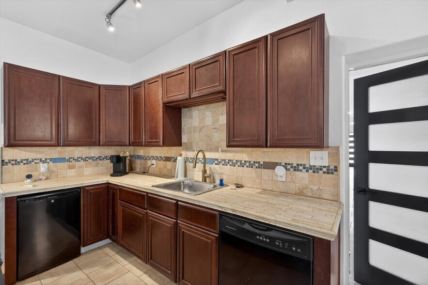 More Photos Of 2217 Sealy St, Galveston Office Residential For Sale