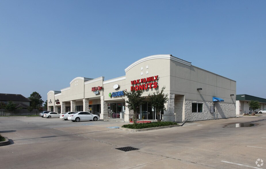 More Photos Of 8805 Jones Rd, Houston Storefront For Lease
