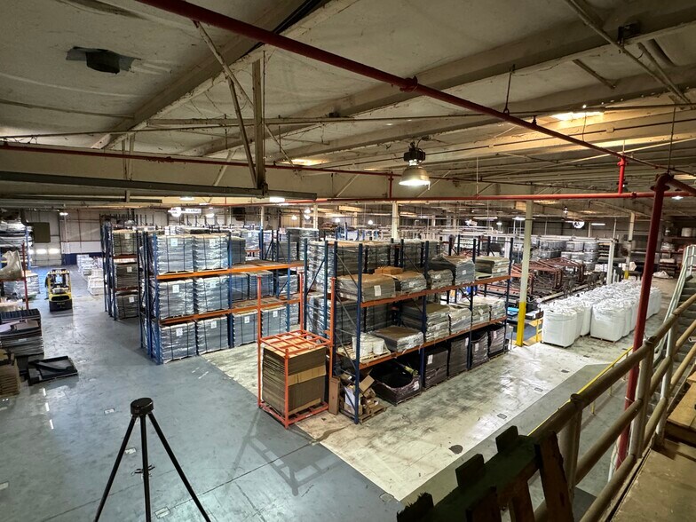 More Photos Of 100 Rus Dr, Calhoun Warehouse For Lease