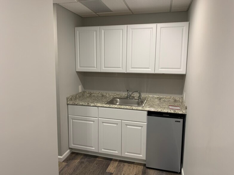 More Photos Of 615 Colonial Park Dr, Roswell Loft Creative Space For Lease