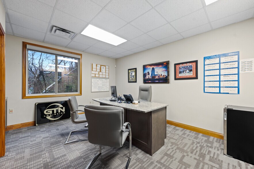 More Photos Of 9155 Governors Way, Cincinnati Office For Sale