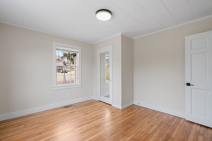 More Photos Of 720 Main st, Canton Bank For Lease