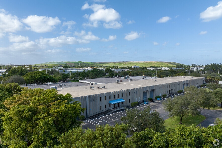 Primary Photo Of 1721-1731 NW 33rd St, Pompano Beach Warehouse For Lease