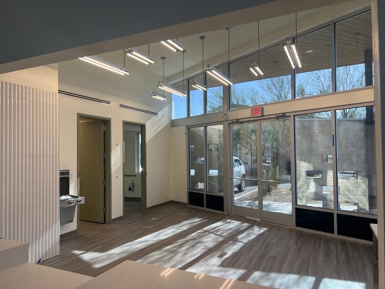 More Photos Of 6301 Northern Pass Dr, El Paso Office For Sale