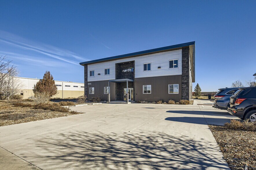 Primary Photo Of 955 Merchant Ct, Windsor Flex For Sale