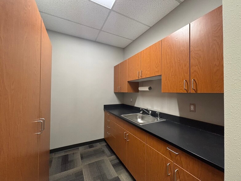 More Photos Of 3900 Arctic Blvd, Anchorage Office For Sale