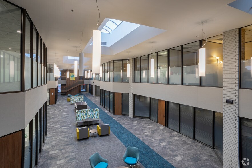 More Photos Of 425 N New Ballas Rd, Creve Coeur Office For Lease