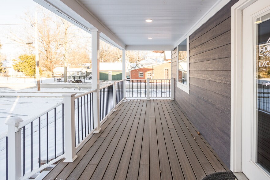 More Photos Of 502 W Main St, Danville Office For Sale