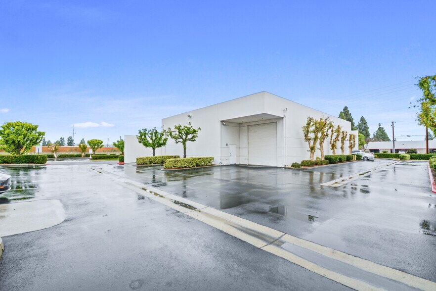 More Photos Of 1101 S Richfield Rd, Placentia Warehouse For Sale