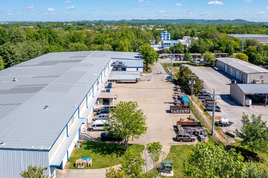 More Photos Of 104 Southeast Pky, Franklin Warehouse For Lease