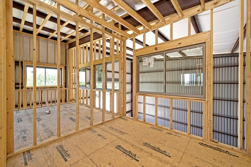More Photos Of 10020 Darden Hill Rd, Austin Light Distribution For Lease