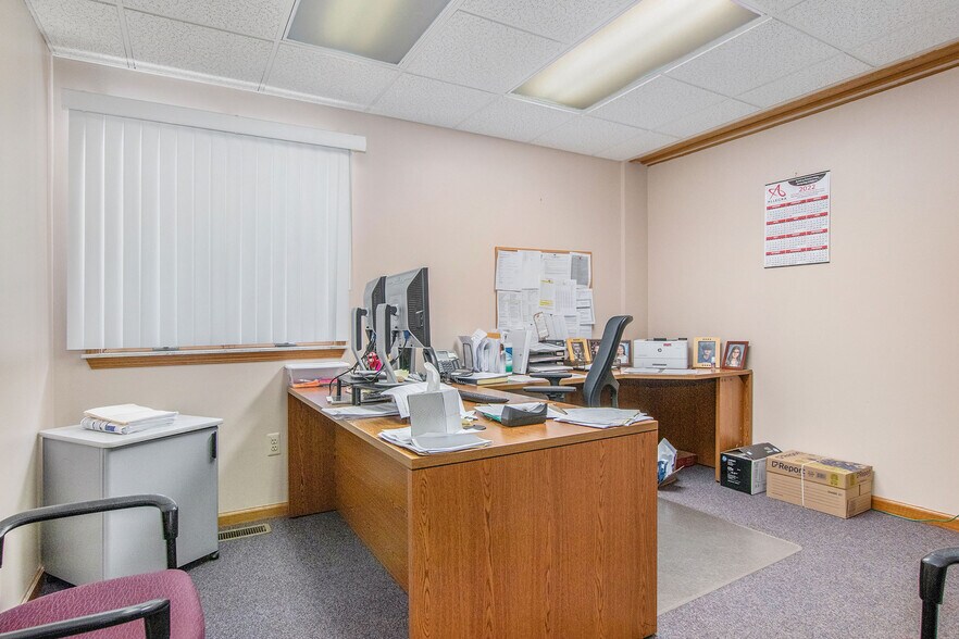 More Photos Of 3050 Commerce Dr, Fort Gratiot Office For Sale