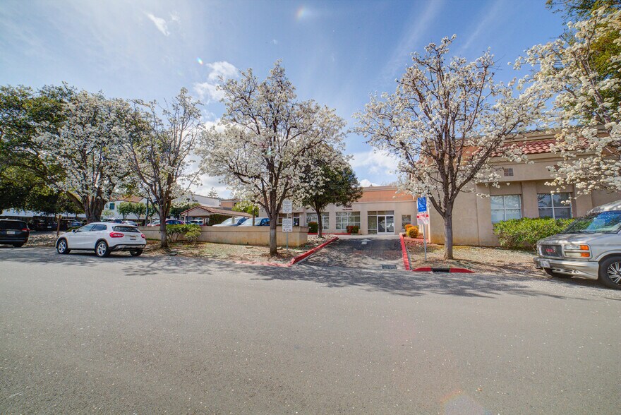 More Photos Of 656 N Santa Cruz Ave, Los Gatos Storefront Retail Residential For Sale