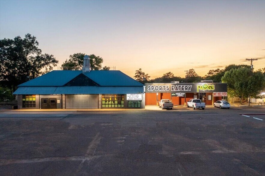 Primary Photo Of 1507 North St, Nacogdoches Bar For Sale