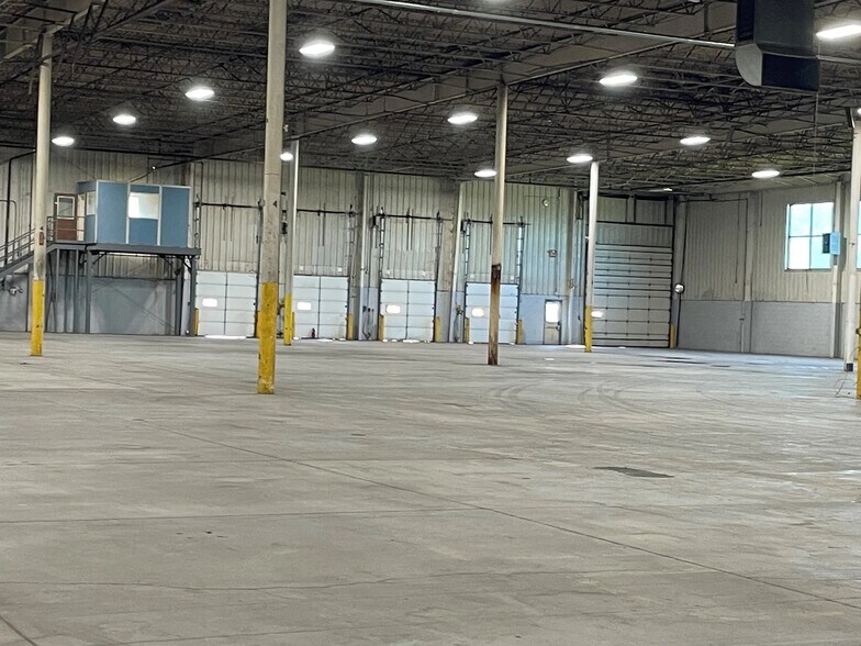More Photos Of 901 E Main St, Warsaw Warehouse For Lease