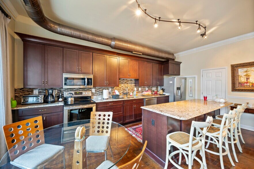 More Photos Of 338 N Charles St, Baltimore Storefront Retail Residential For Sale