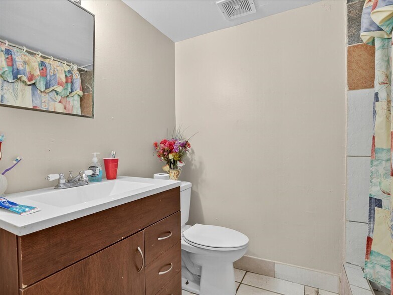 More Photos Of 219 Magnolia Ave, Daytona Beach Storefront Retail Residential For Sale