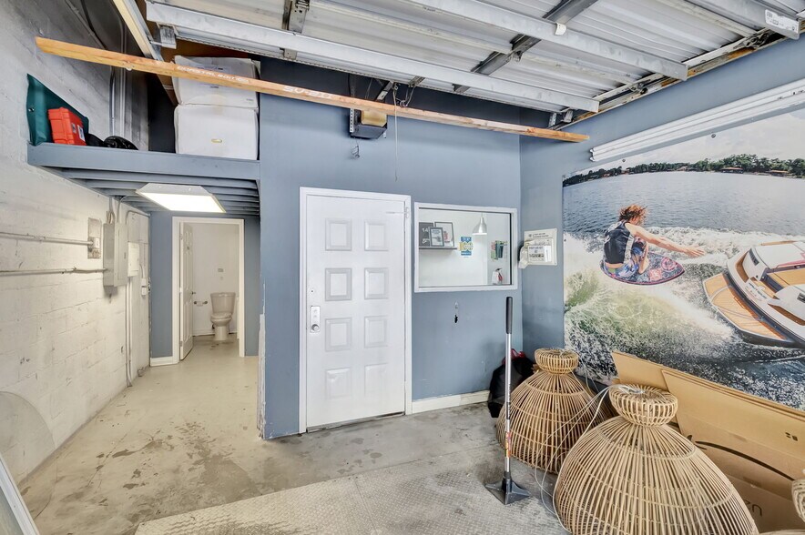 More Photos Of 3910 NW 2nd Ave, Miami Showroom For Sale