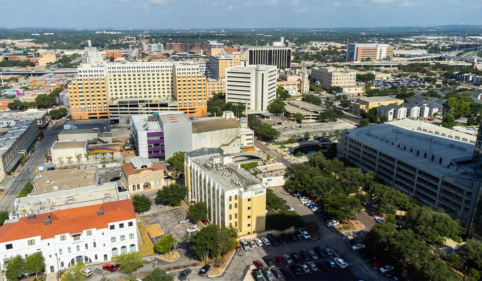 More Photos Of 120 Camaron St, San Antonio Hotel For Sale