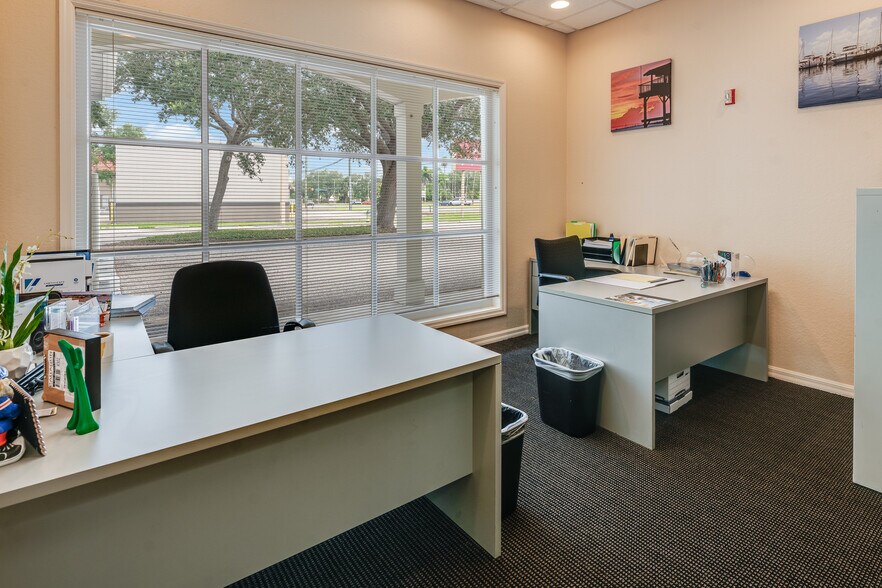 More Photos Of 8660 S Tamiami Trl, Sarasota Office For Sale