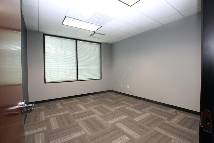 More Photos Of 20377 Acacia St, Newport Beach Office For Lease