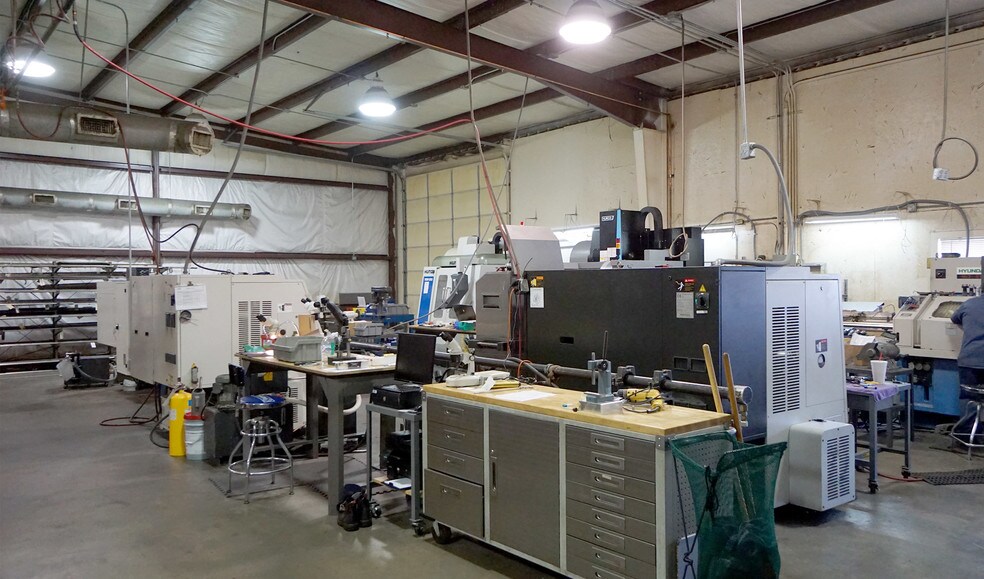 More Photos Of 812 Tradesmens Park Loop, Hutto Light Manufacturing For Lease