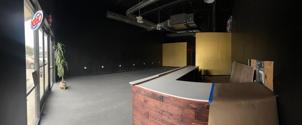 More Photos Of 12030 Bandera Rd, Helotes General Retail For Sale