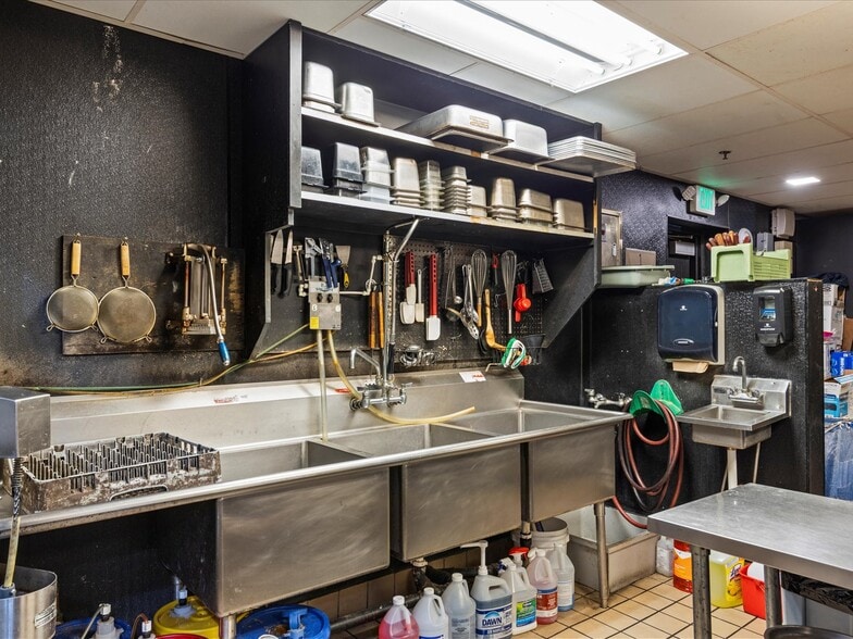 More Photos Of 14417 124th Ave NE, Kirkland Bar For Sale