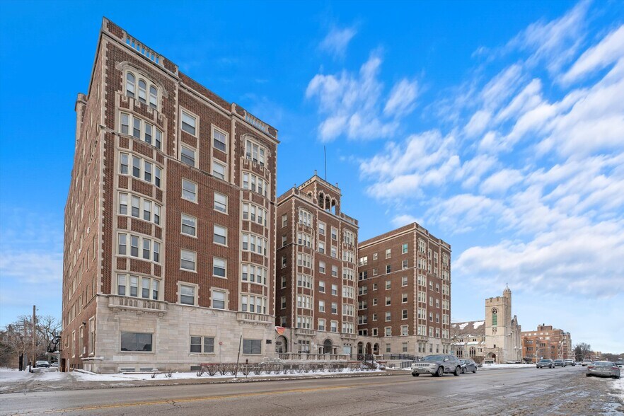 More Photos Of 7020 S Jeffery Blvd, Chicago Apartments For Sale