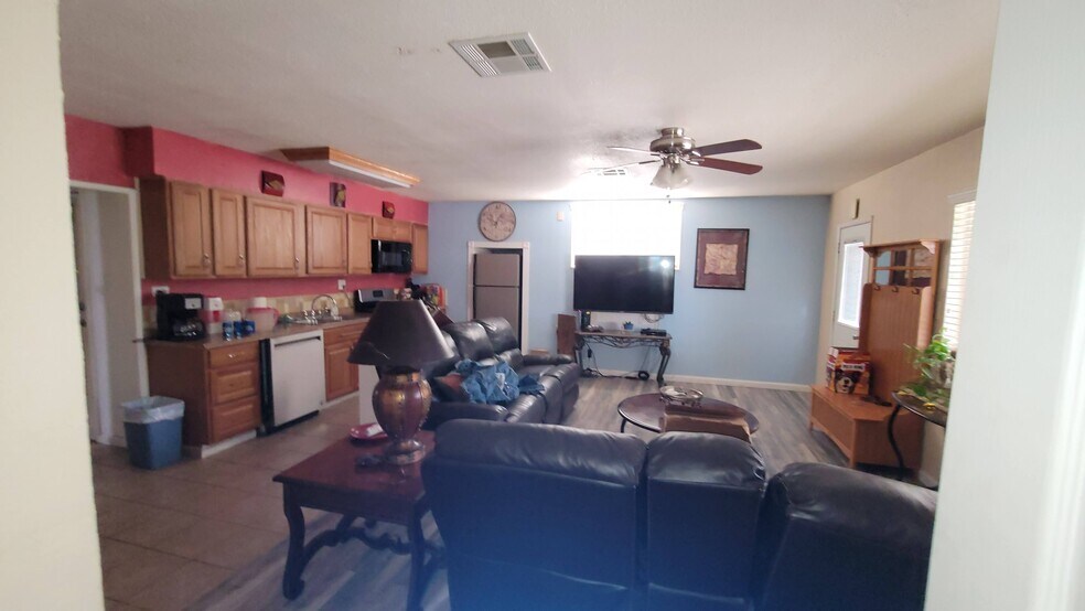 More Photos Of 9820 Greenacres Dr, Bakersfield Apartments For Sale