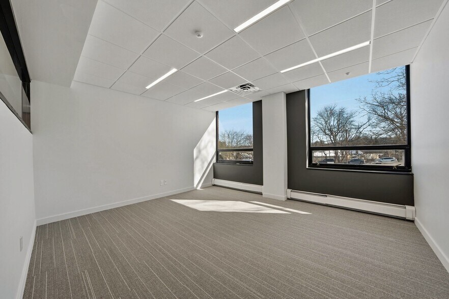 More Photos Of 355 Main St, Armonk Unknown For Lease