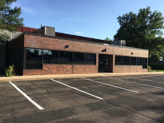 Primary Photo Of 2999 Yorkton Blvd, Little Canada Manufacturing For Lease