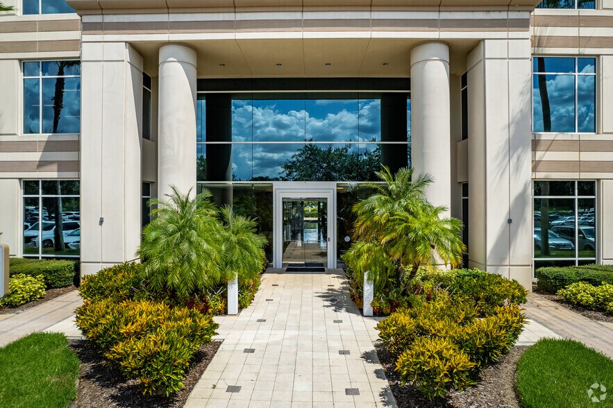 More Photos Of 300 Colonial Center Pky, Lake Mary Office For Lease