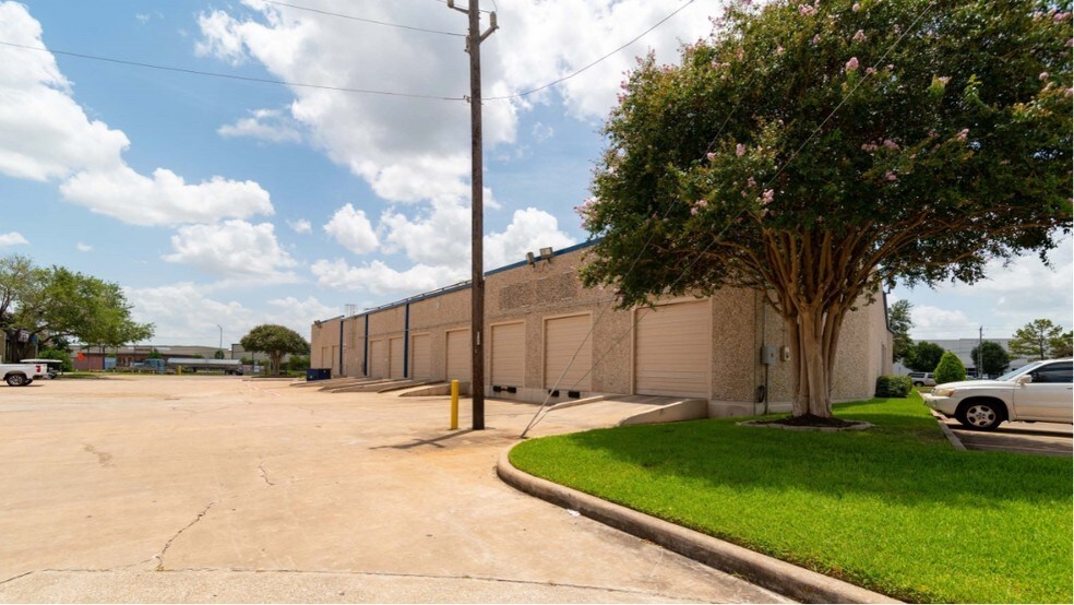 More Photos Of 8700 Clay Rd, Houston Unknown For Lease