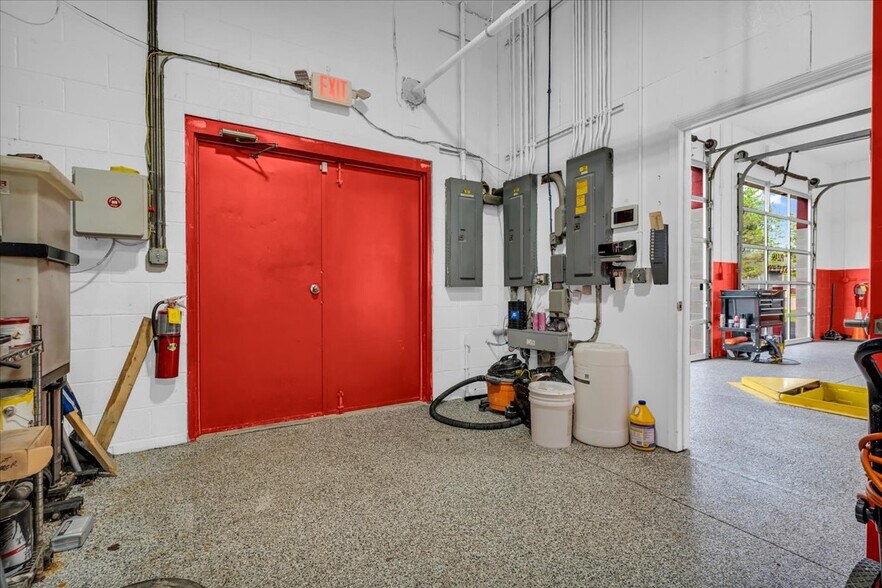 More Photos Of 1000 Shortcut Rd, Marine City Freestanding For Sale