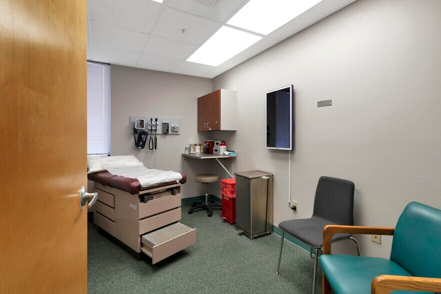 More Photos Of 2525 Harbor Blvd, Port Charlotte Medical For Lease