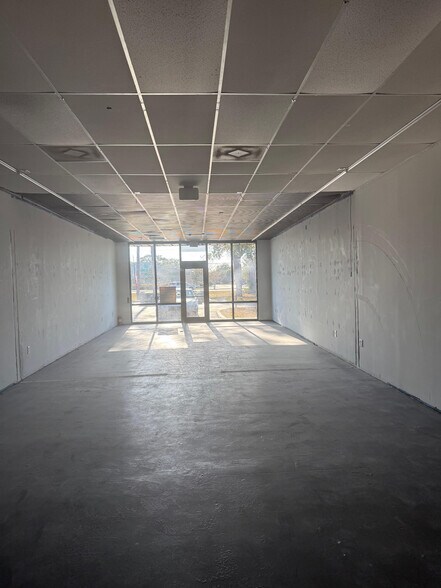 More Photos Of 103 E Boston Rd, Edgewater Freestanding For Lease