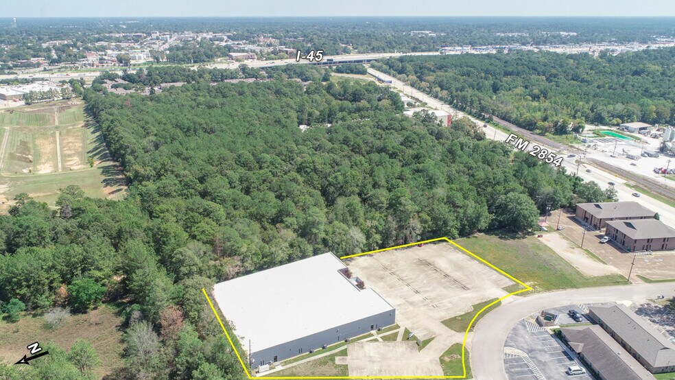 More Photos Of 108 Commercial Cir, Conroe Office Residential For Lease