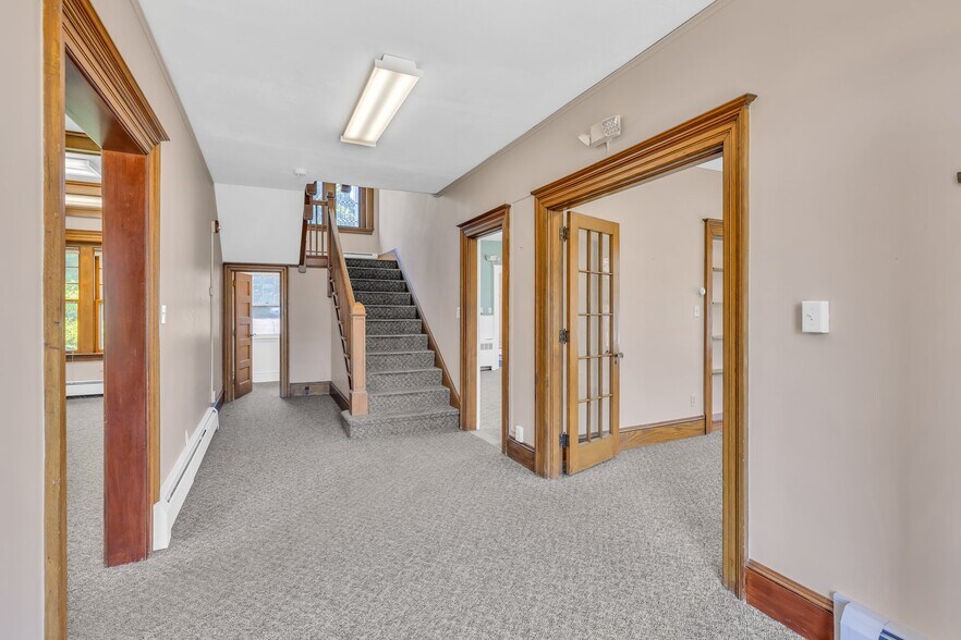 More Photos Of 110 Main St, Manchester Office Residential For Sale