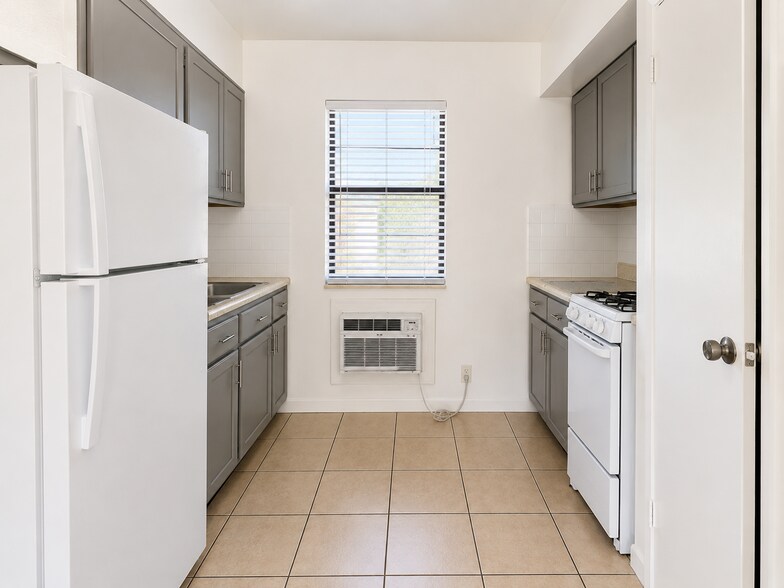 More Photos Of 1741-1743 Moffett St, Hollywood Apartments For Sale