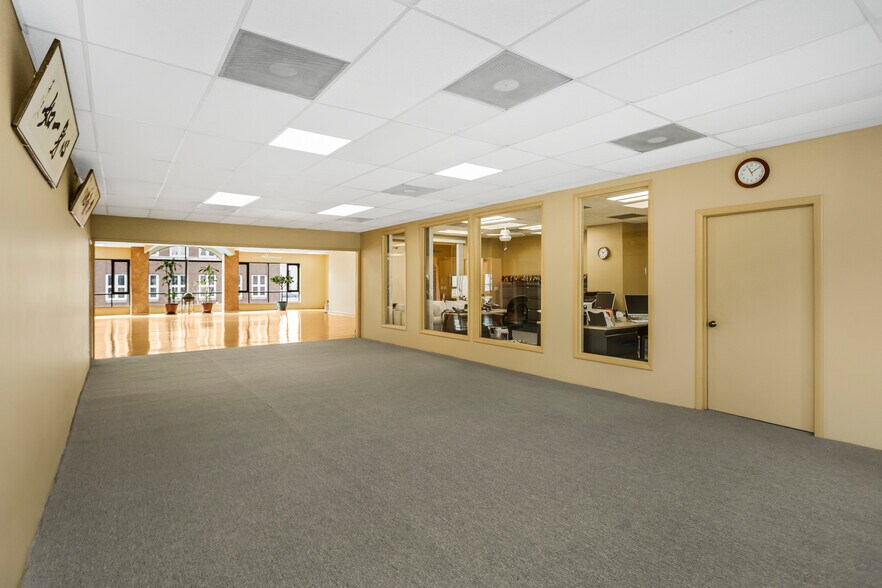 More Photos Of 3121 N Lincoln Ave, Chicago Loft Creative Space For Sale