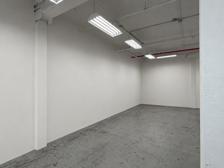 More Photos Of 109 Ingraham St, Brooklyn Loft Creative Space For Lease