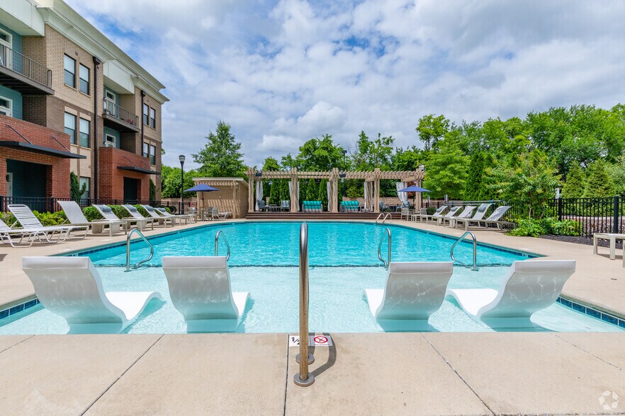 More Photos Of 130 Cinema Dr, Hendersonville Apartments For Lease