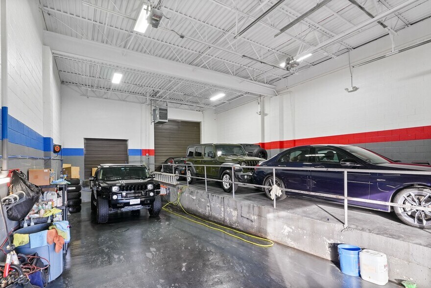 More Photos Of 500 Mitchell Rd, Glendale Heights Warehouse For Sale